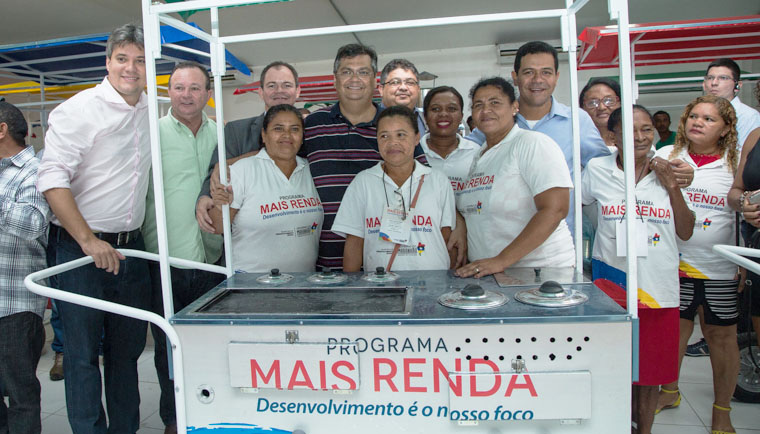 Rafael Leitoa participa da entrega de 210 Kits do "Mais Renda" em Timon