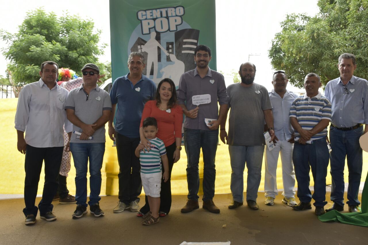 Deputado Carlinhos Florêncio participa da campanha “Doe um Agasalho”, em Bacabal