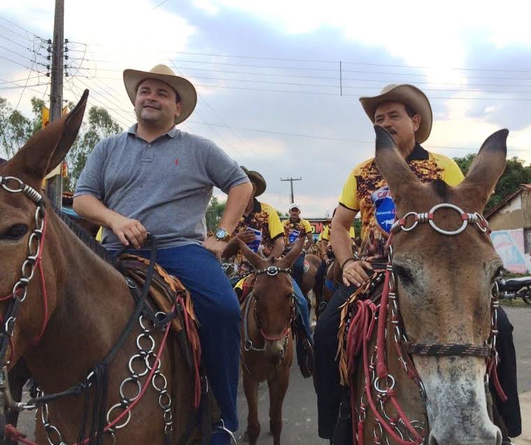 Vinicius Louro prestigia Cavalgada de abertura do festejo de São Benedito em Pedreiras