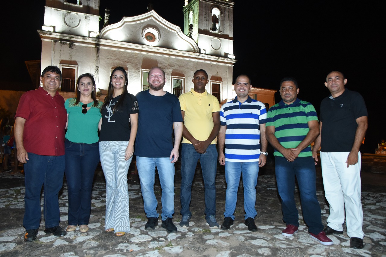 Em Alcântara, Othelino prestigia entrega da nova iluminação da Igreja Nossa Senhora do Carmo