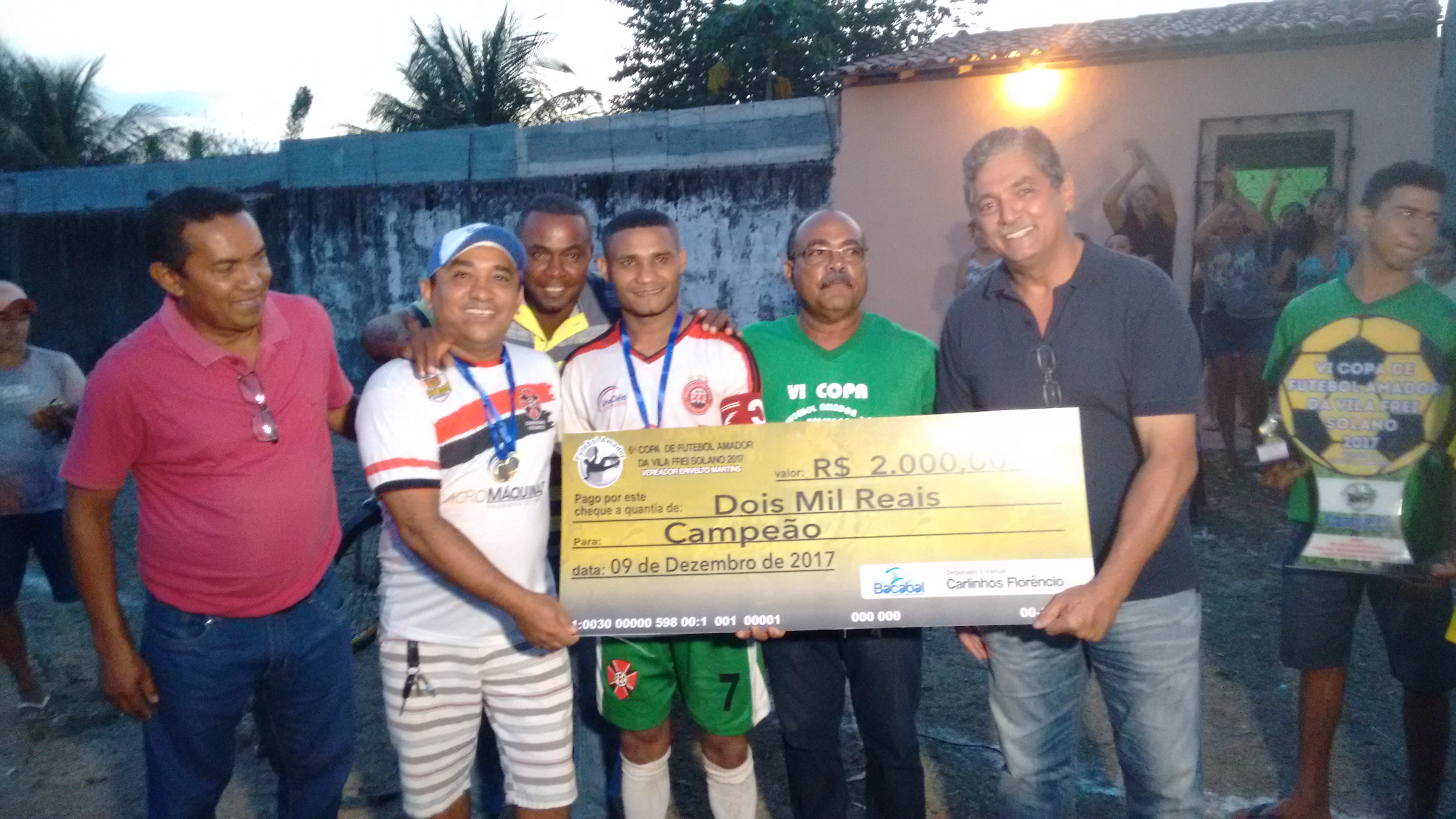 Carlinhos Florêncio prestigia campeonato de futebol amador da Vila Frei Solano, em Bacabal