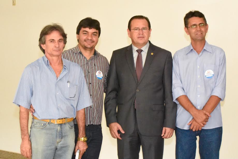 Deputado Stênio Rezende recebe prefeito do município de Benedito Leite