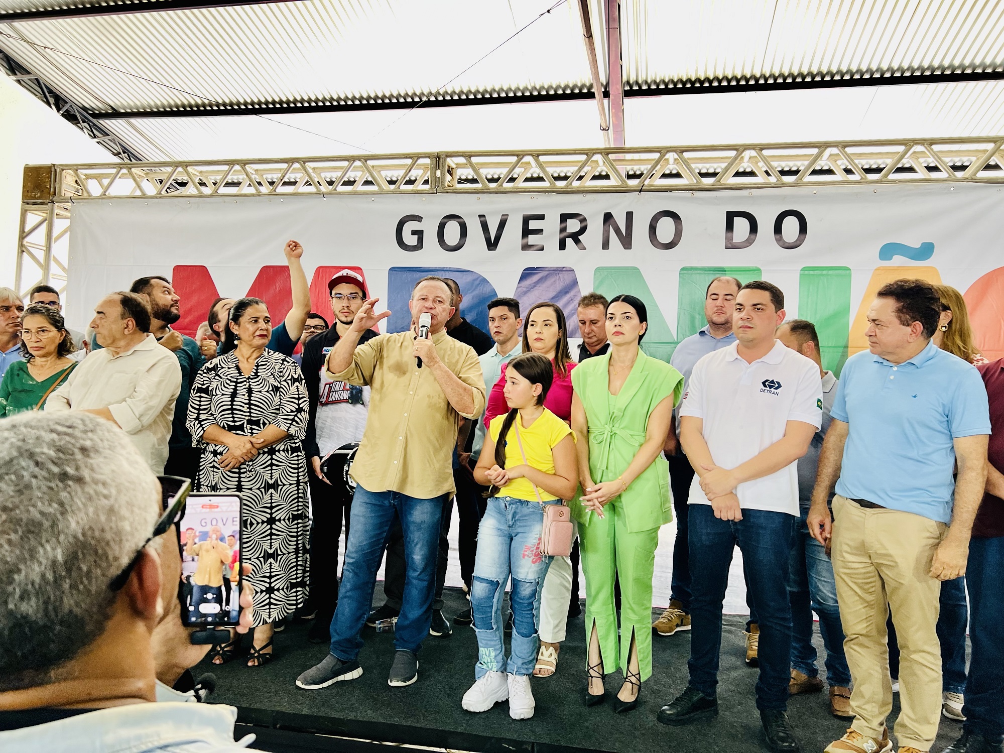 Deputada Janaina Ramos, ao lado do governador Carlos Brandão e demais autoridades, na reinauguração da 1ª Ciretran