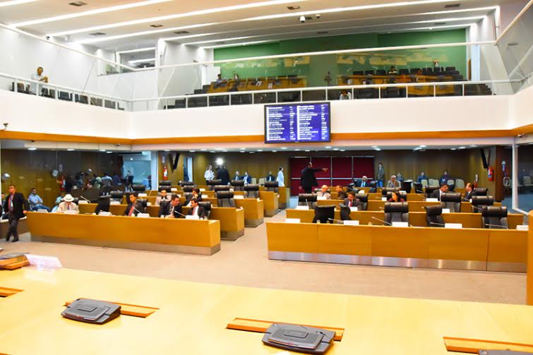 Deputados homenageiam as mulheres pela passagem do seu dia