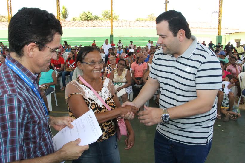 Vinicius Louro parabeniza as famílias de Poção de Pedras pela conquista da casa própria