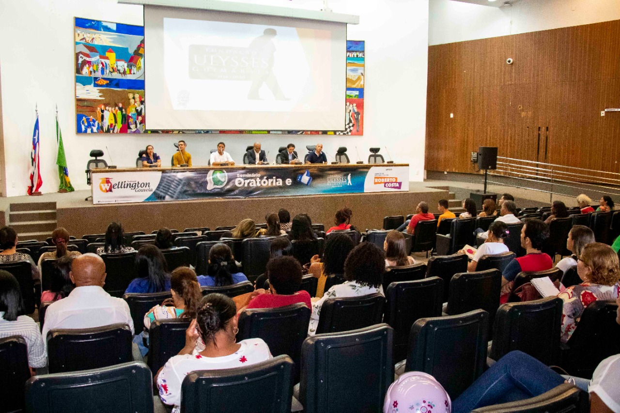 Roberto Costa e Fundação Ulysses Guimarães promovem curso de dicção e oratória na Assembleia 