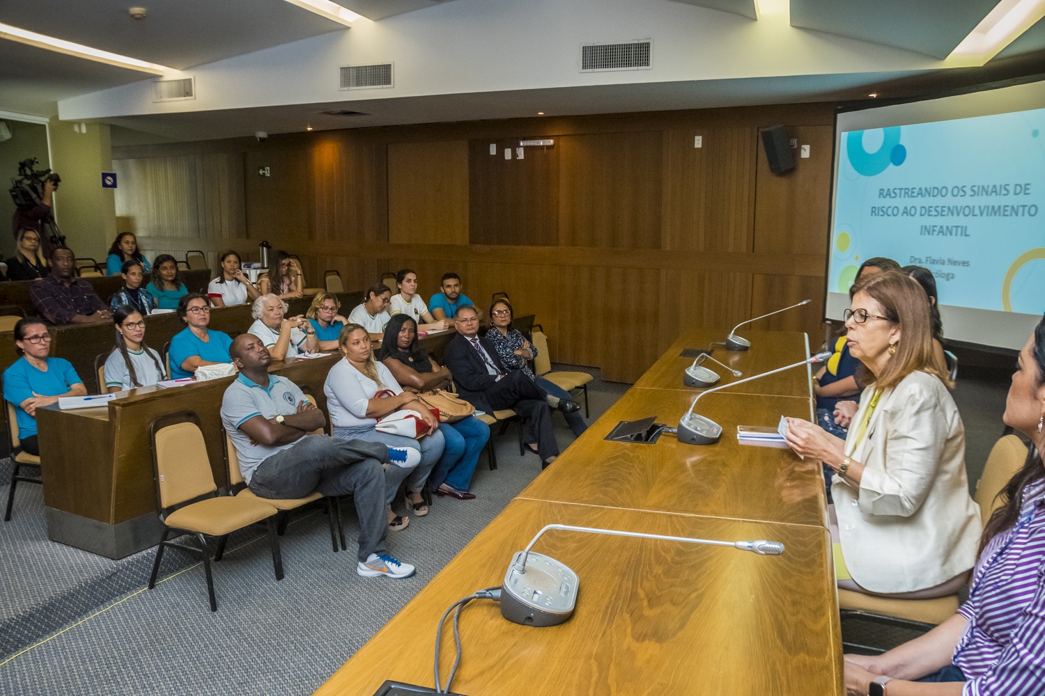 Procuradoria da Mulher e Escola do Legislativo promovem palestra sobre autismo