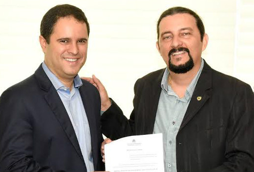 Júnior Verde entrega Projeto que define limites territoriais ao prefeito Edivaldo