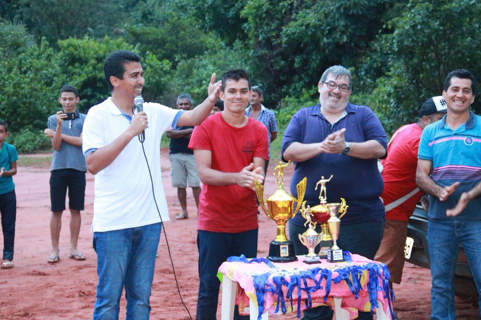 Deputado Professor Marco Aurélio prestigia evento esportivo na zona rural de São João do Paraíso