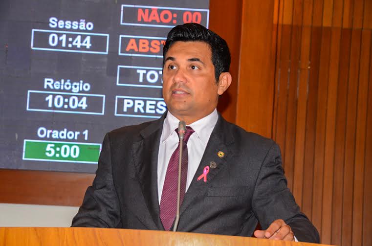 Deputado Wellington do Curso destaca Dia dos Professores e defende valorização da categoria