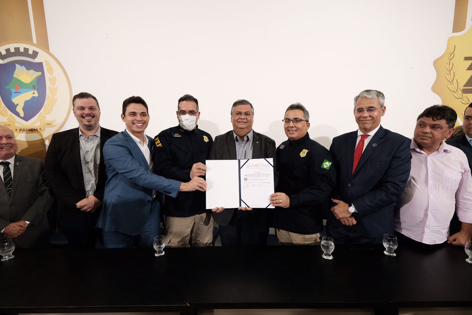Rodrigo Lago e demais autoridades no ato de assinatura da OS para a construção da nova sede da Superintendência da PRF
