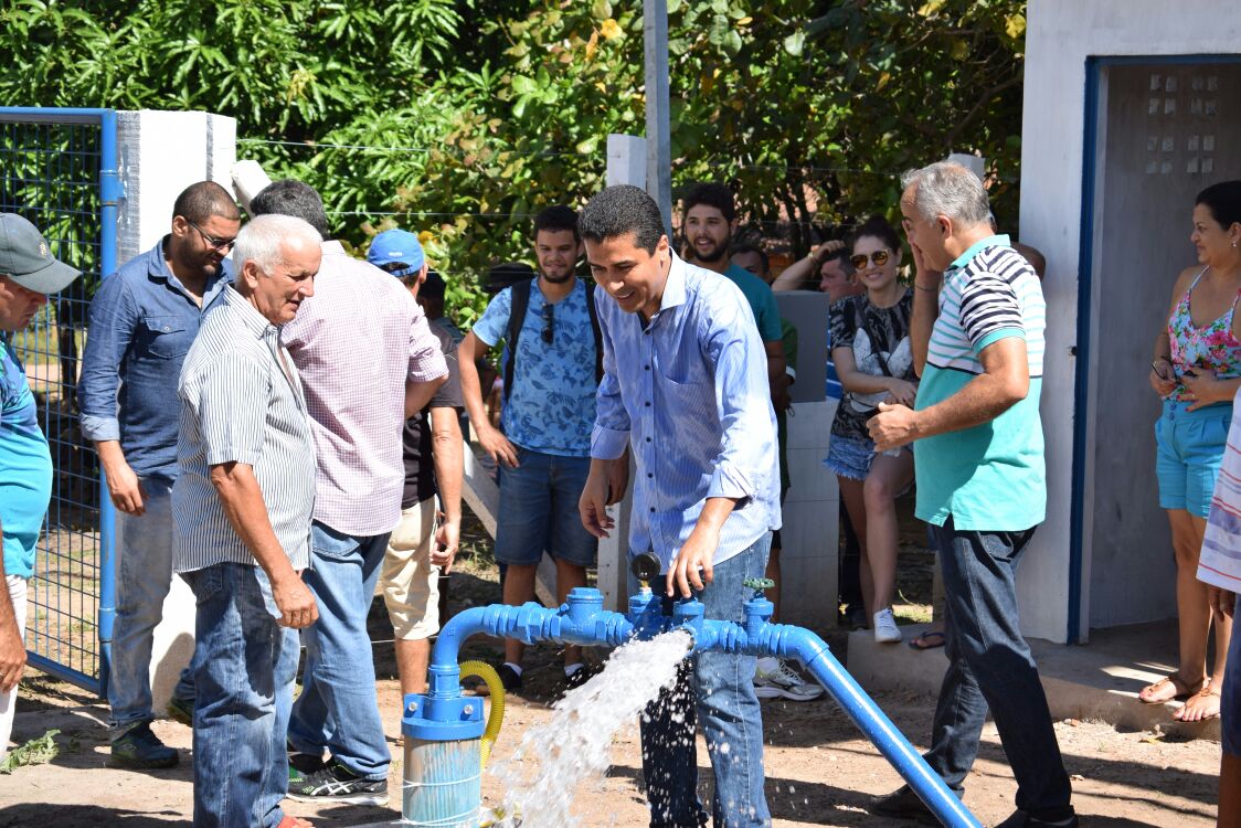 Governador e deputado Marco Aurélio garantem água para comunidade de Davinópolis 