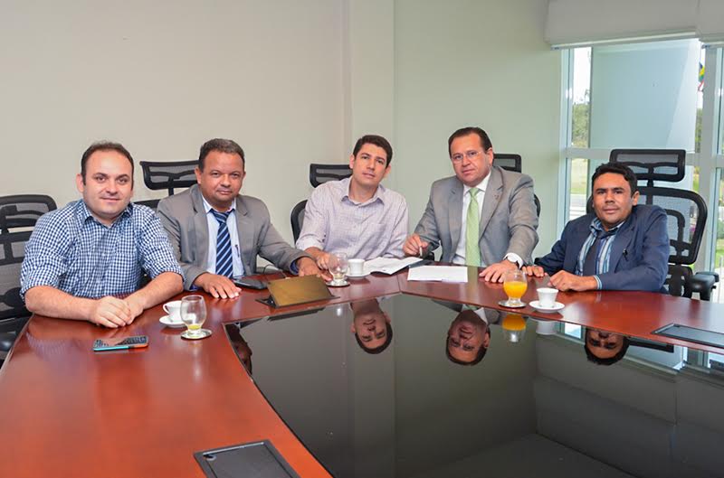 Deputado Stênio Resende recebe visita de vereadores de Balsas