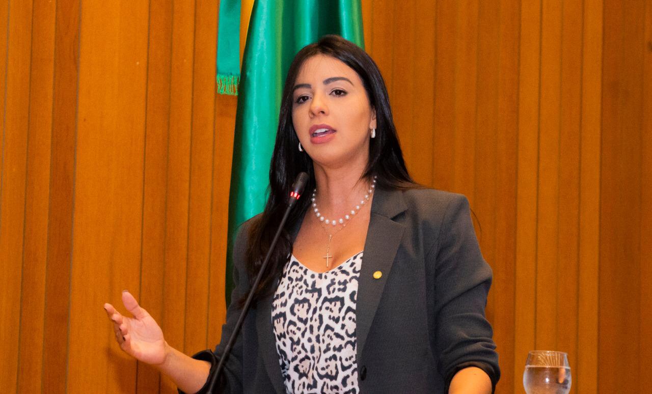 Daniella Tema agradece ao governador Flávio Dino por ter sancionado lei de sua autoria