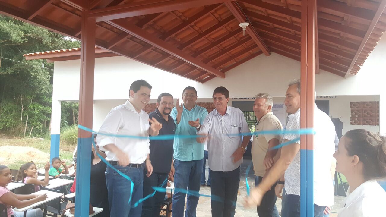 Júnior Verde participa da inauguração de escola construída por agricultores de Balsas