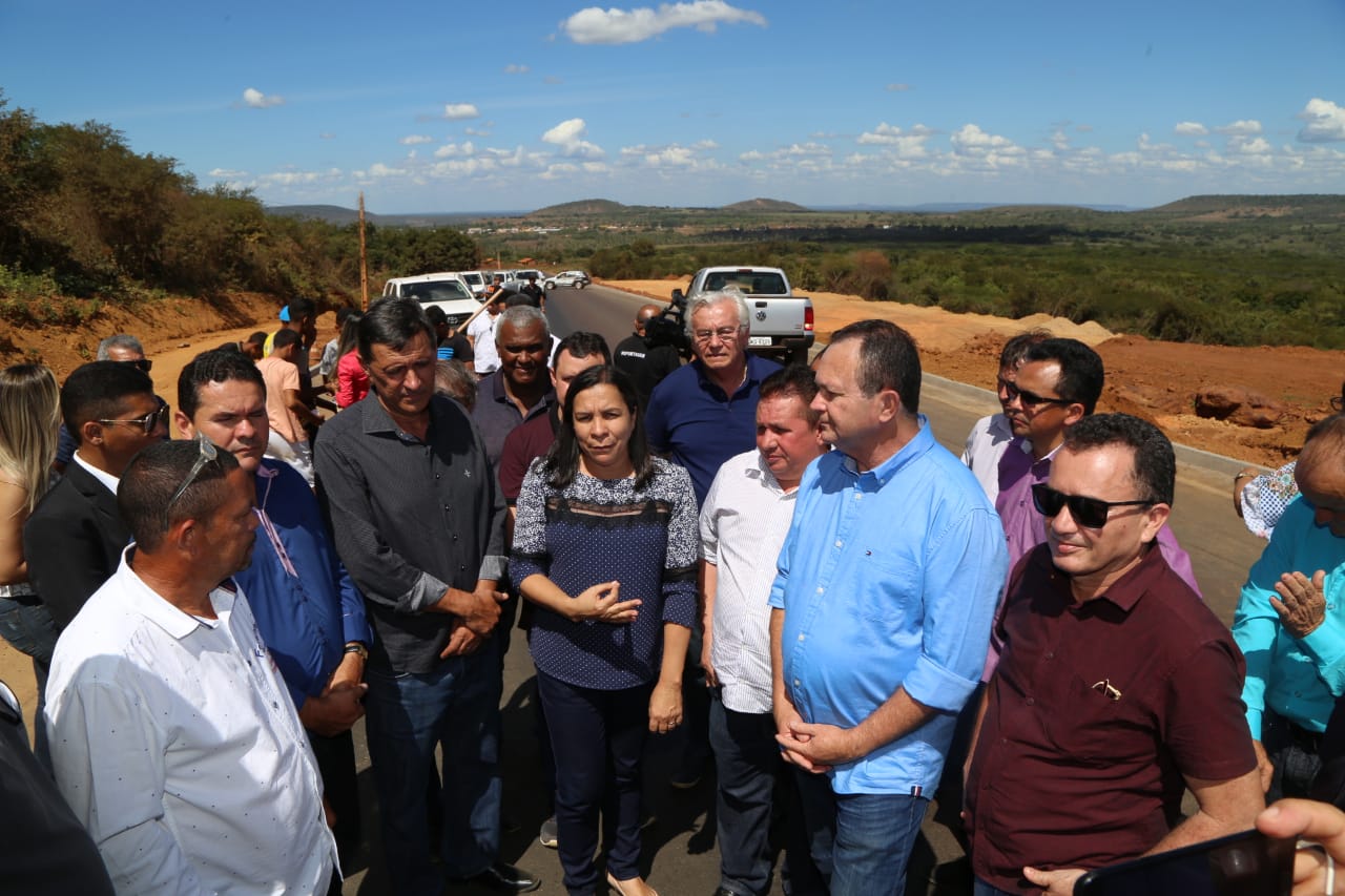 Deputado Ariston participa de inaugurações e festa dos 255 anos de Pastos Bons