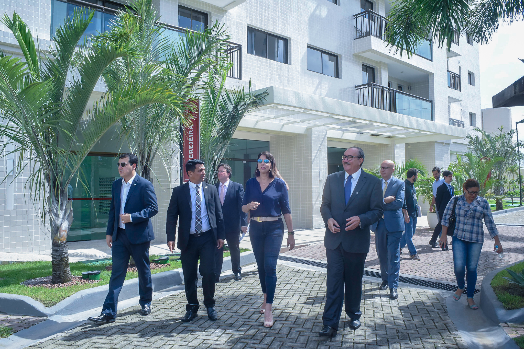 César Pires defende urgente revisão da legislação urbanística após vistoria em condomínio