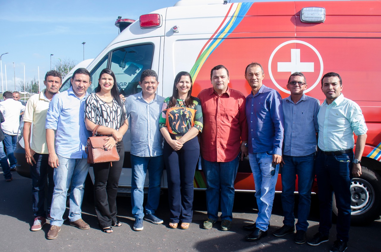 Deputado Vinícius Louro participa da entrega de ambulância para Bernardo do Mearim