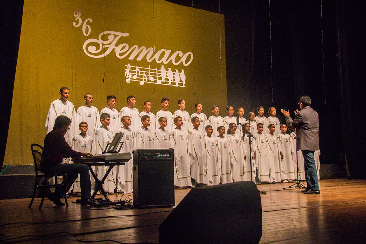 Coral Infanto-juvenil Raios de Sol do Gedema faz apresentação de gala no 36º Femaco