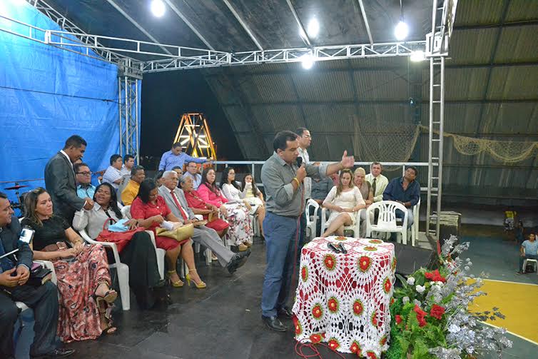 Josimar de Maranhãozinho participa do círculo de oração em Carutapera