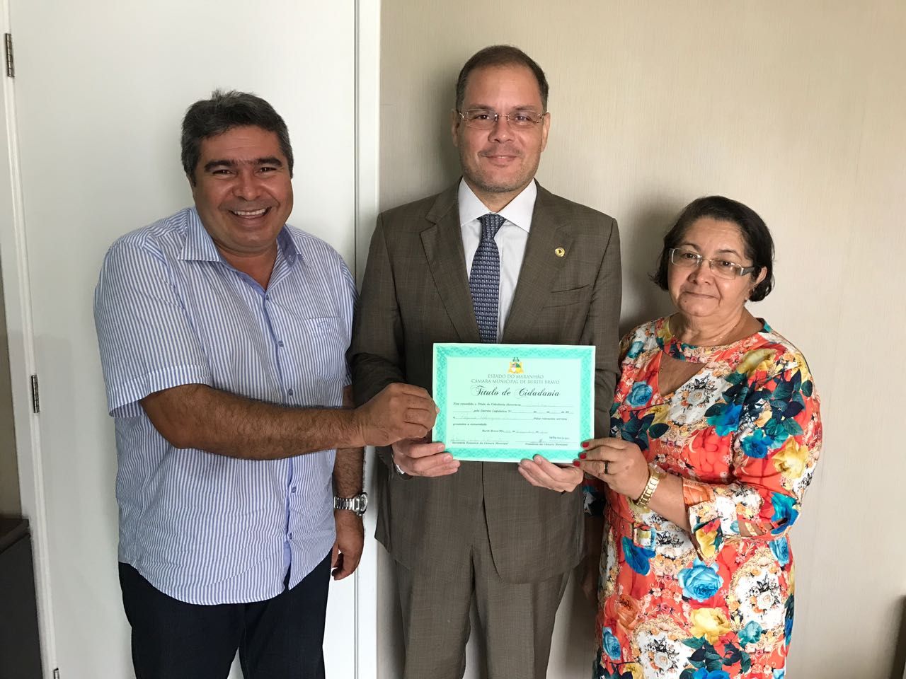 Rogério Cafeteira recebe diploma do Título de Cidadão Buritibravense 