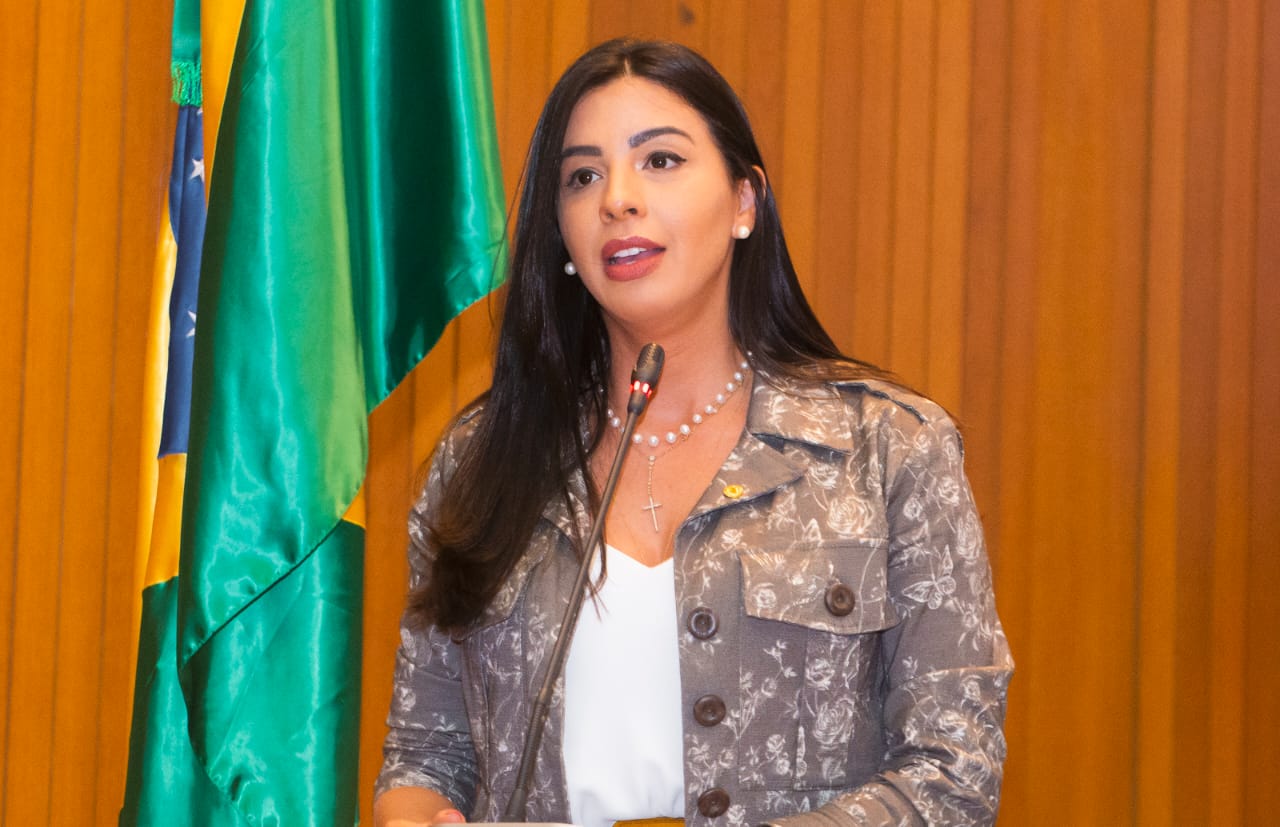 Daniella Tema destaca indicação de viatura para a Delegacia da Mulher de Presidente Dutra