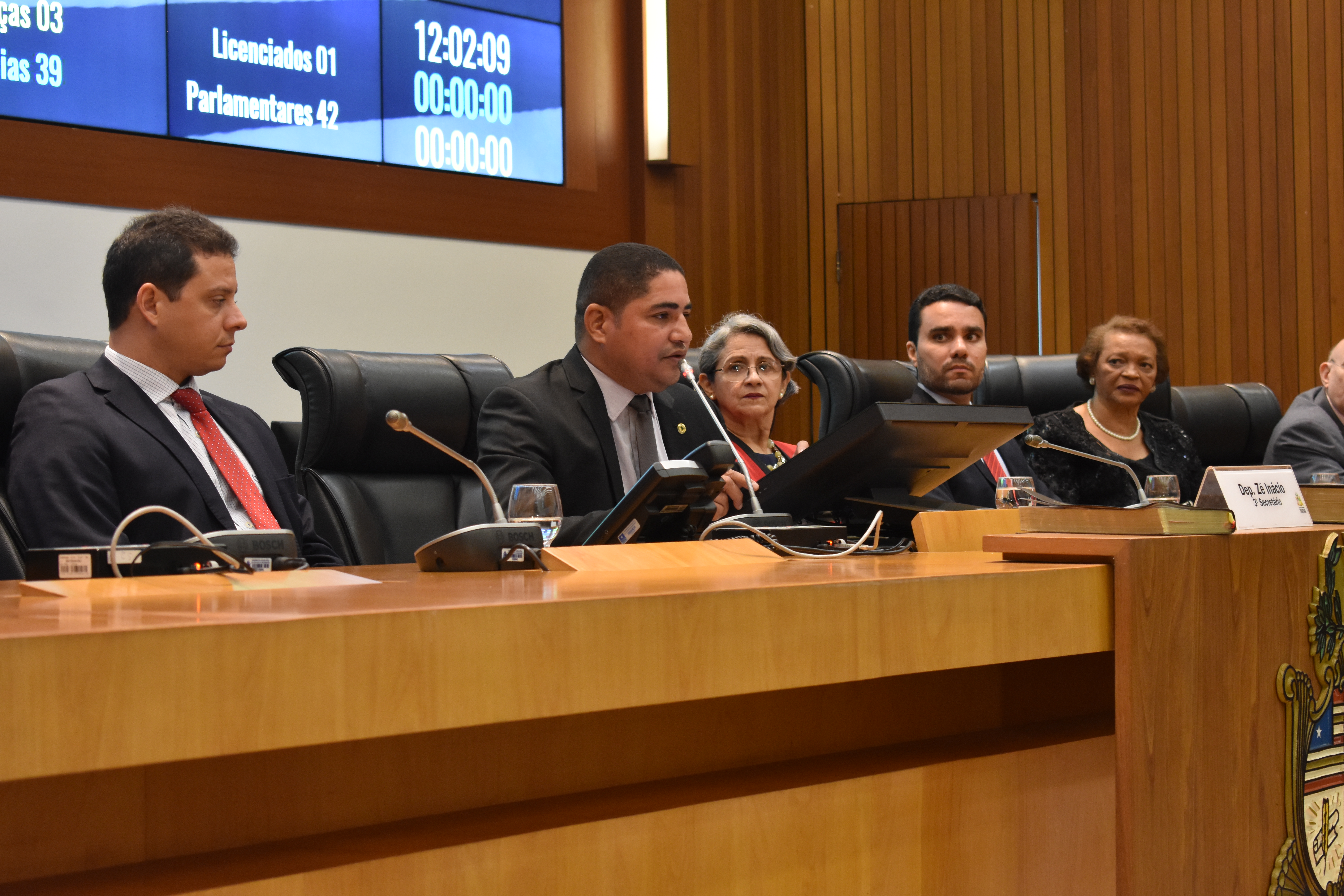 Zé Inácio preside sessão em homenagem aos 100 anos do curso de Direito da UFMA