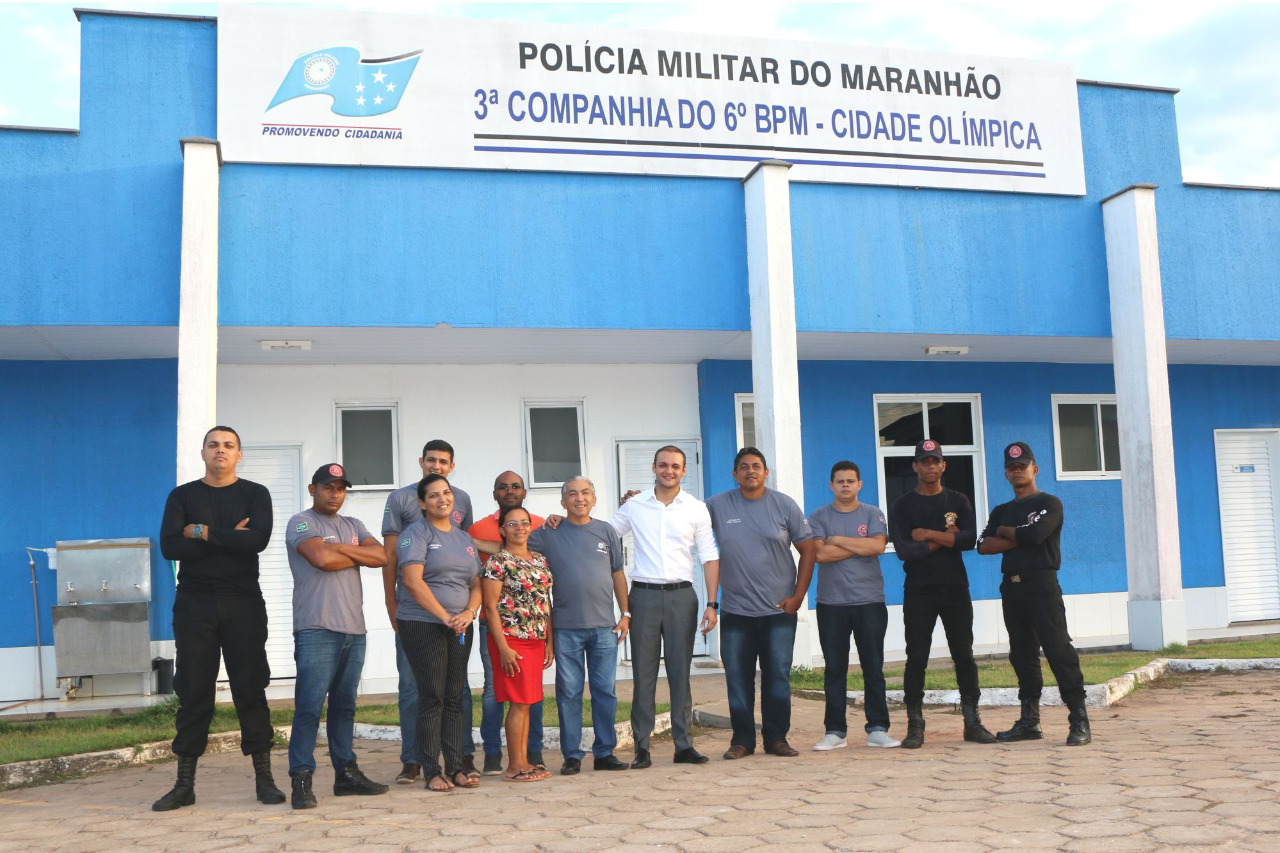 Felipe dos Pneus conhece projeto social "Brigada Militar Meninos de Deus" da Cidade Olímpica, em São Luís