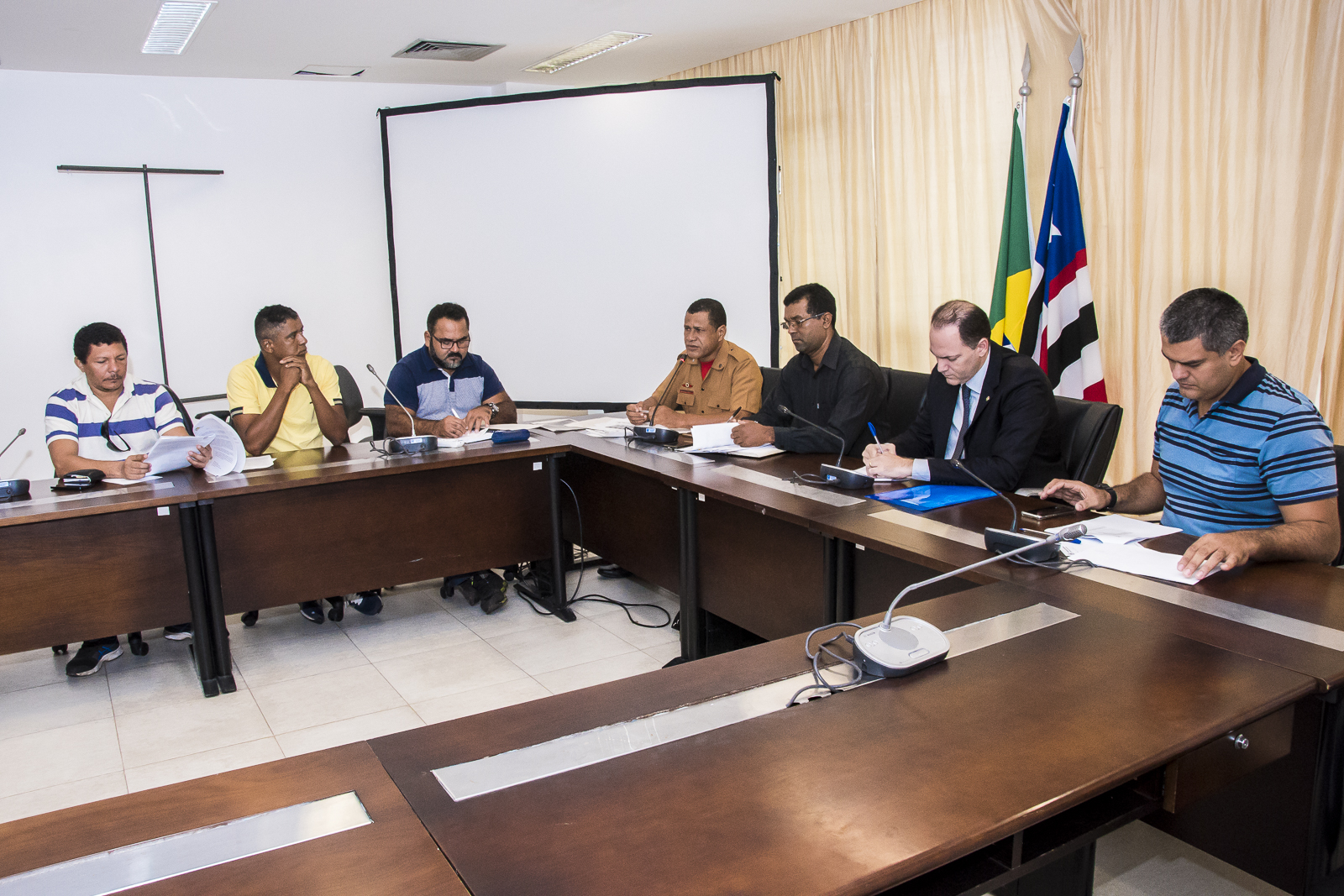 Sousa Neto faz reunião com lideranças para definir emendas para MP dos Bombeiros