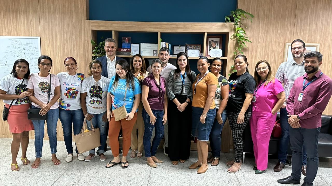Deputado Neto Evangelista reunido com pais e mães de autistas e representantes da Secretaria Estadual da Saúde e EMSERH