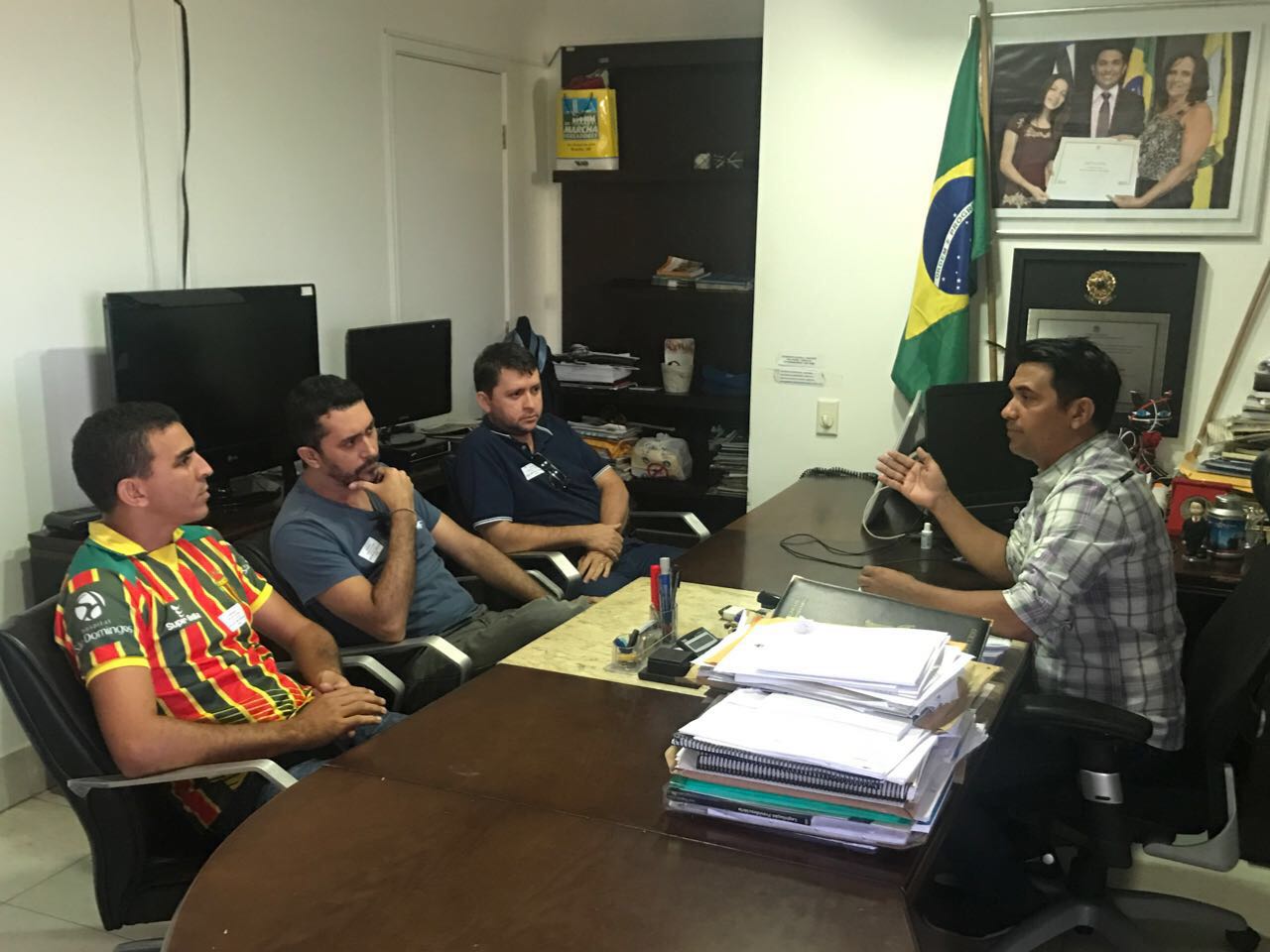 Deputado Wellington volta a se reunir com a comissão de aprovados no concurso de Barreirinhas